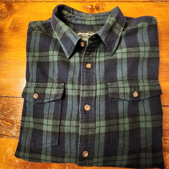Men's Eddie Bauer long sleeve flannel shirt. - Picture 4 of 7